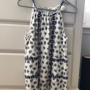 Women’s top size small skies are blue